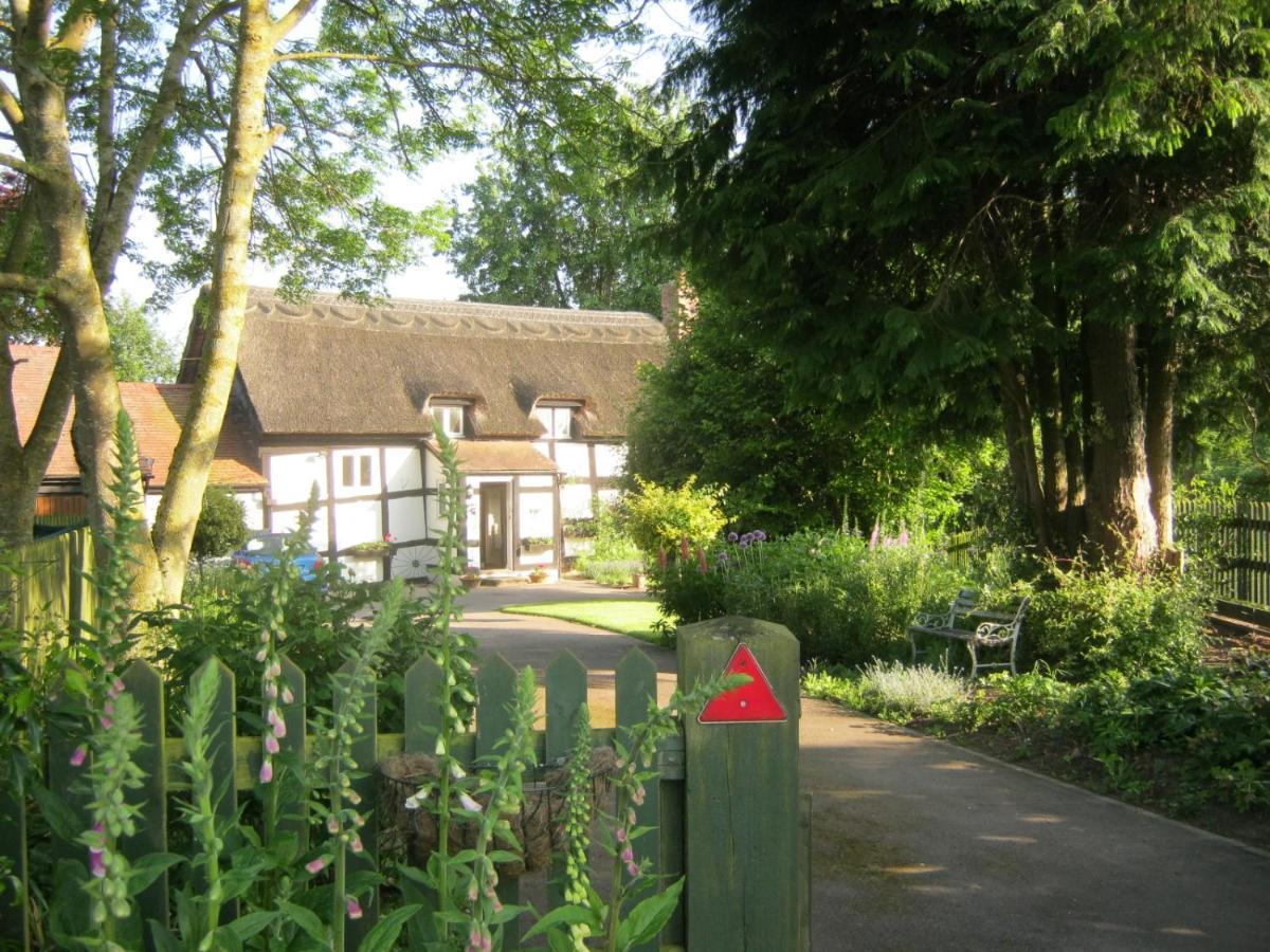 Super King or Twin Room with En Suite Bathroom - Ground Floor